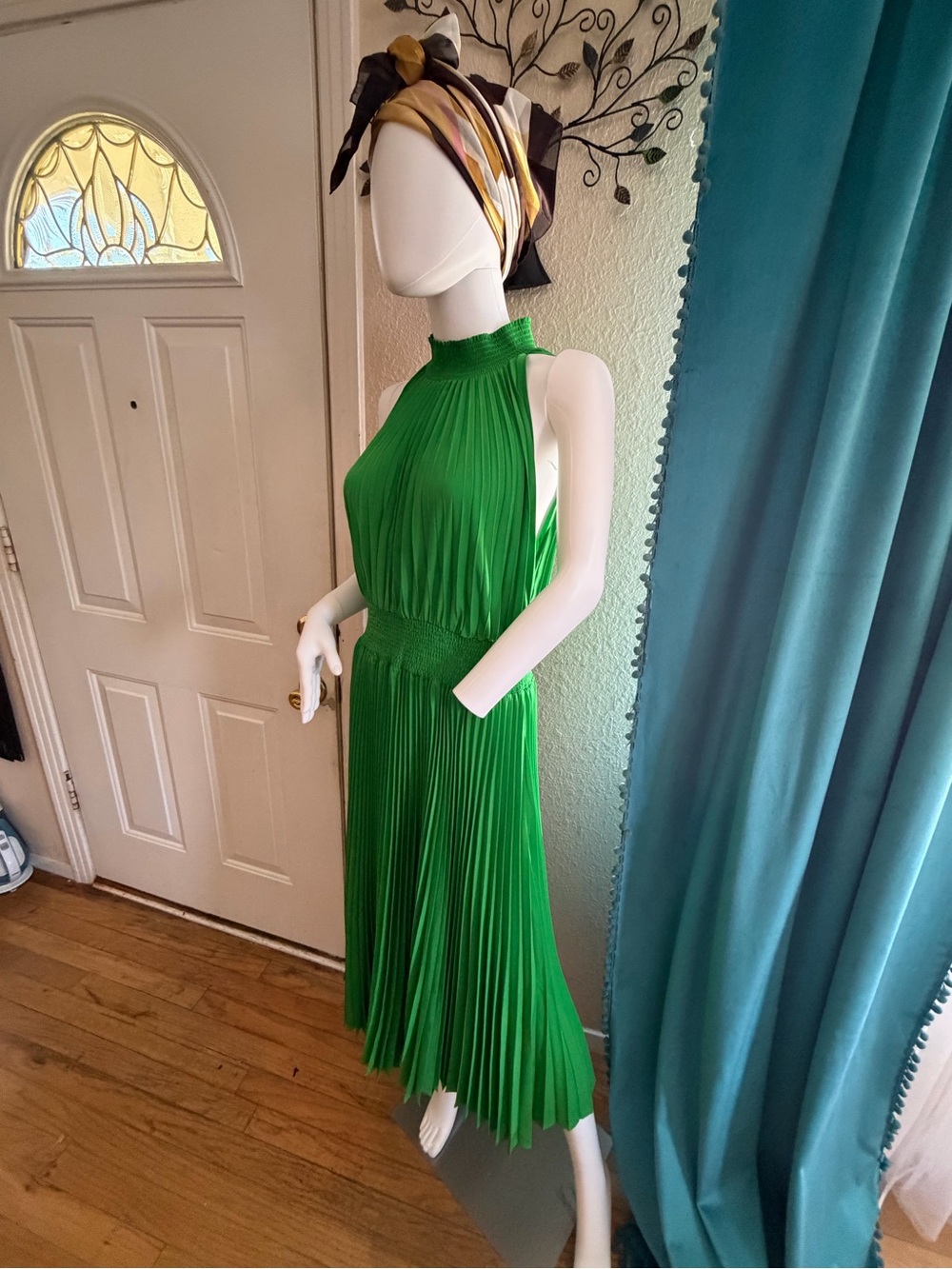 Elegant Emerald Halter Pleated Midi Dress